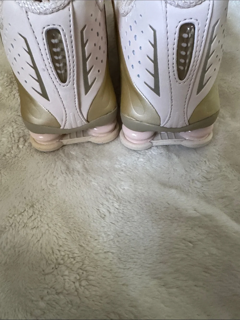 Woman’s Nike shox